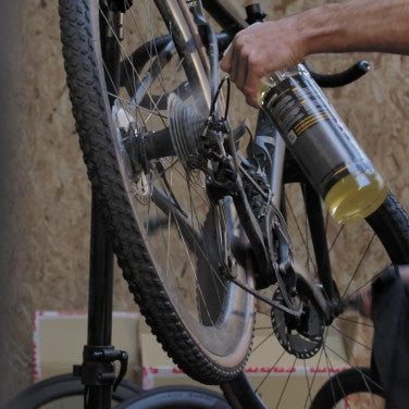 Bike7 Chain Clean pulvérisé sur la transmission