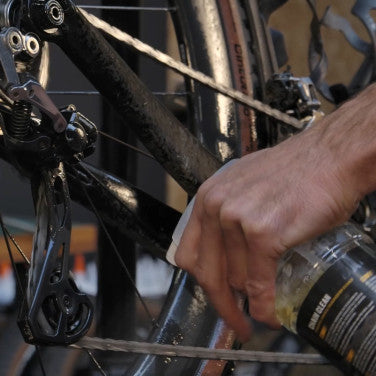 Chaîne de vélo après dégraissage au Bike7 Chain Clean